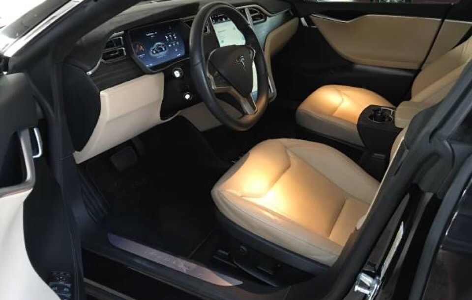 2015 Tesla Model S - photo 2
