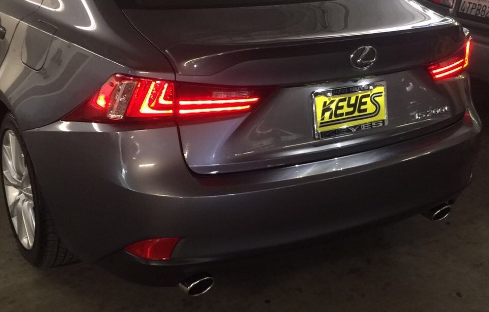 2016 Lexus IS 200t - photo 2