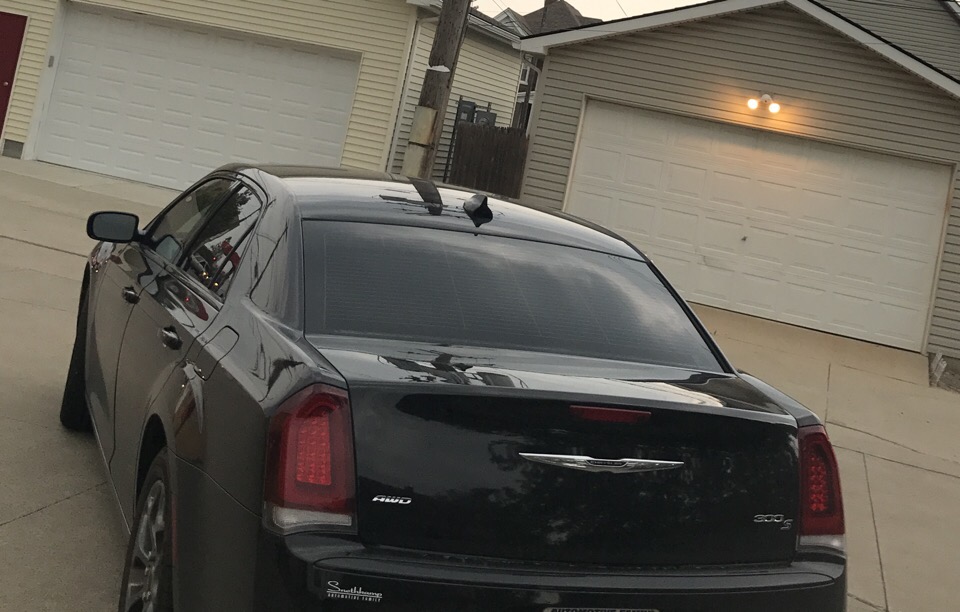 2015 Chrysler 300 - photo 2