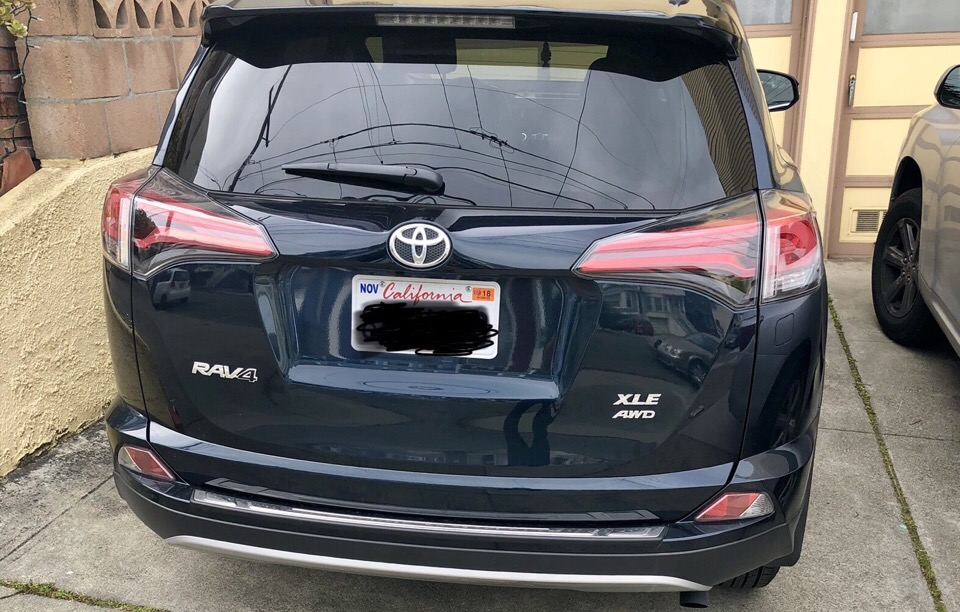 2018 Toyota RAV4 - photo 1