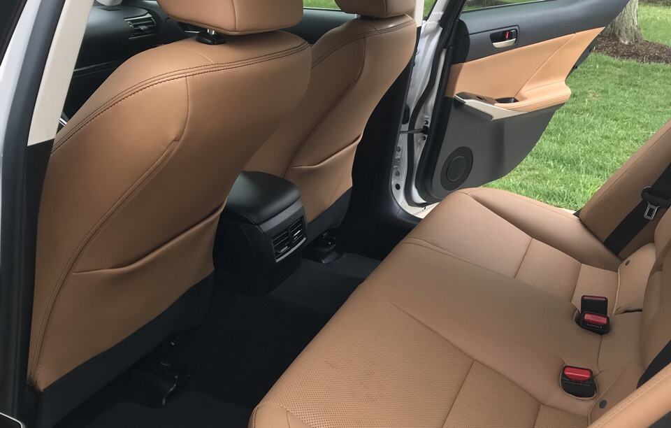 2017 Lexus IS 200t - photo 2