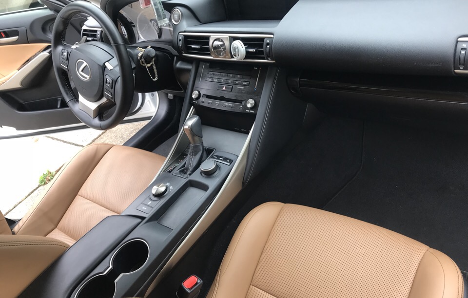 2017 Lexus IS 200t - photo 3