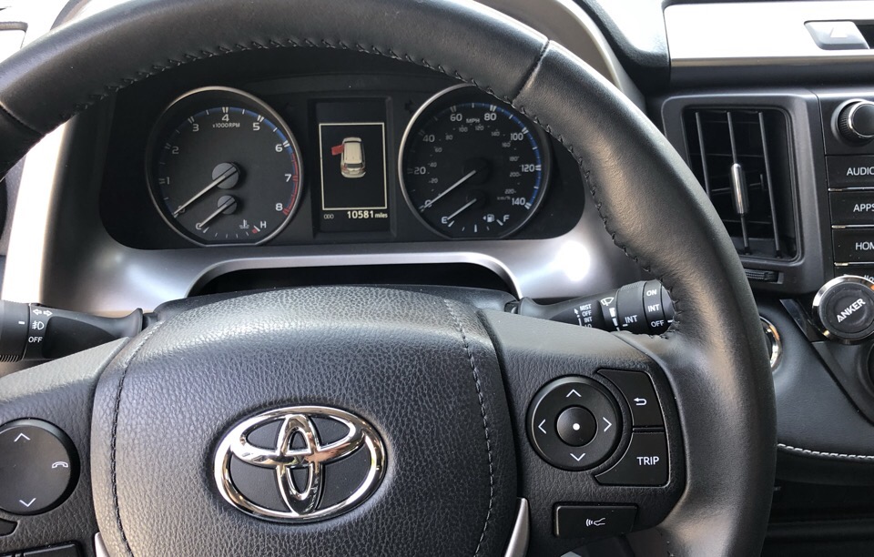 2017 Toyota RAV4 - photo 1