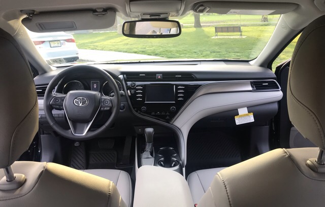 2019 Toyota Camry - photo 1