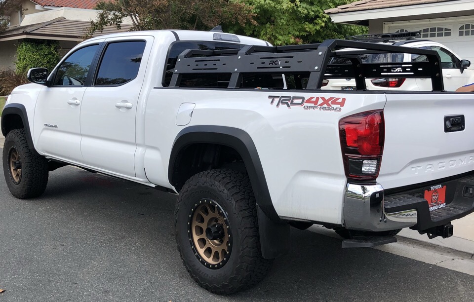 2018 Toyota Tacoma - photo 2