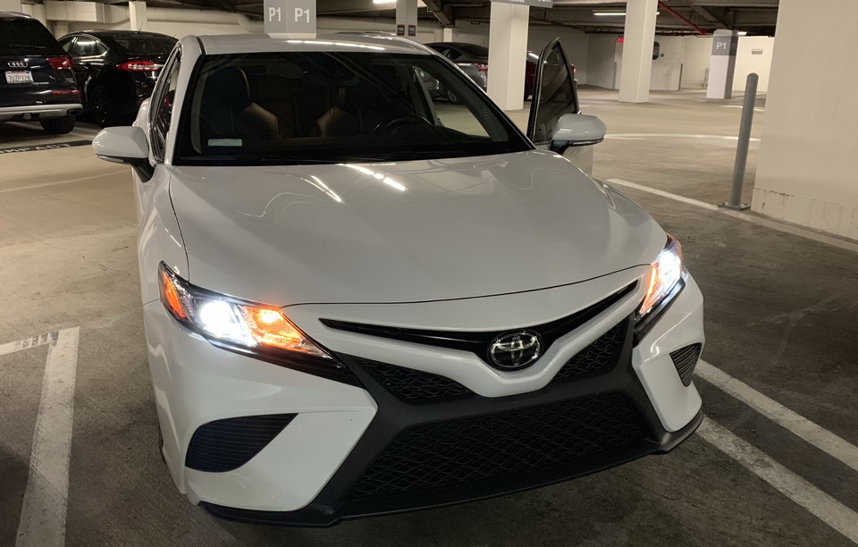2019 Toyota Camry - photo 1