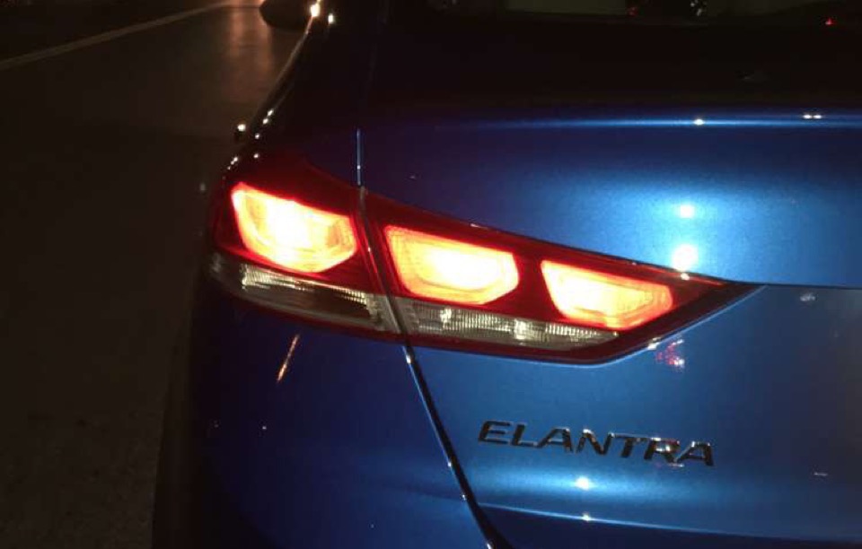 2018 Hyundai Elantra - photo 2