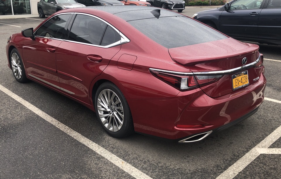 2019 Lexus ES 350 - photo 1