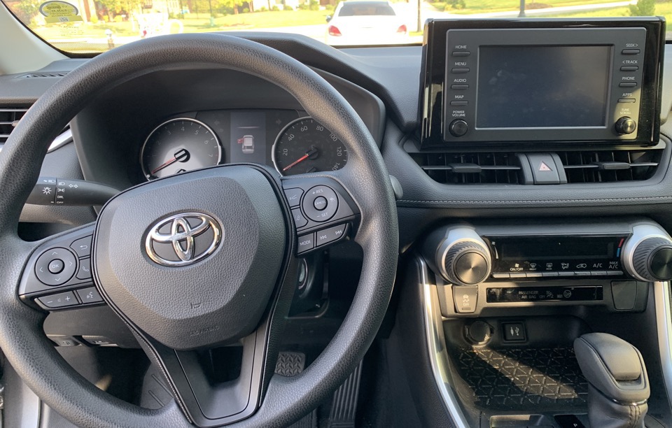 2019 Toyota RAV4 - photo 2