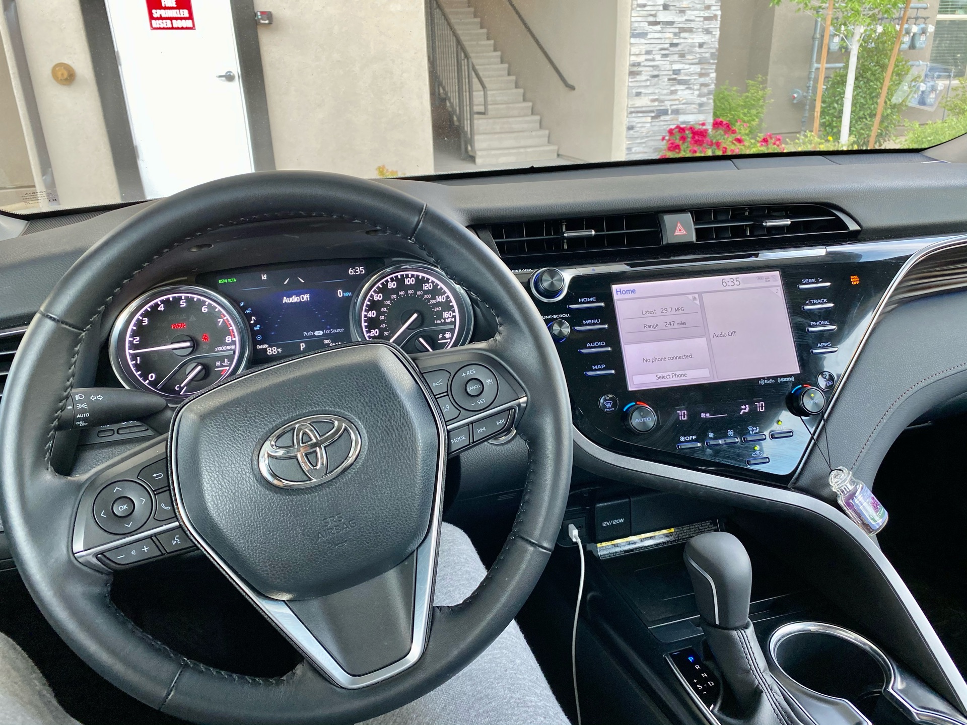 2019 Toyota Camry - photo 3
