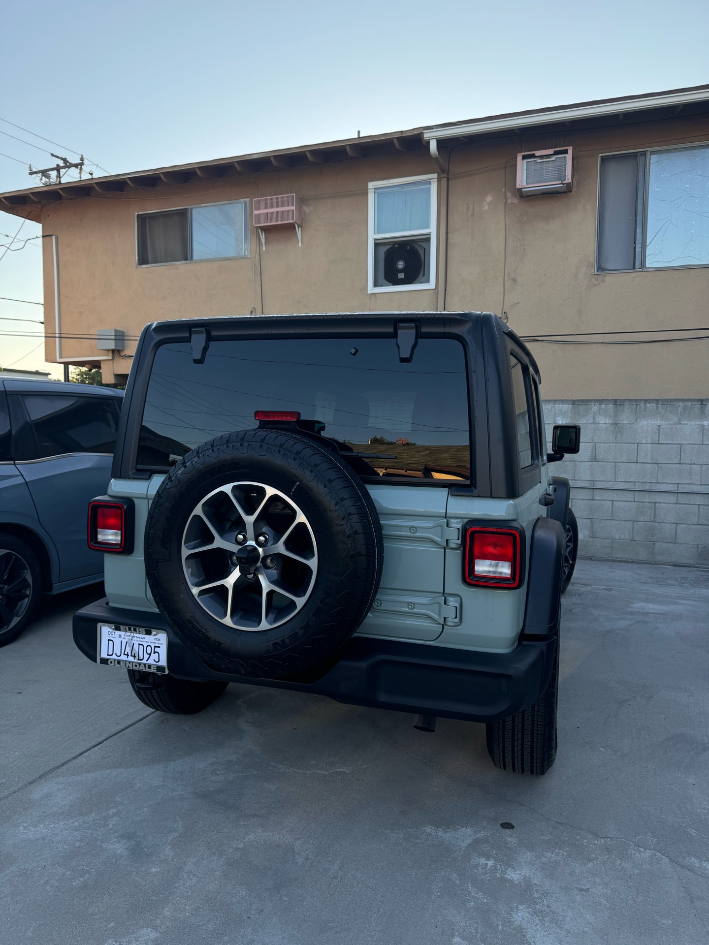 2024 Jeep Wrangler - photo 2