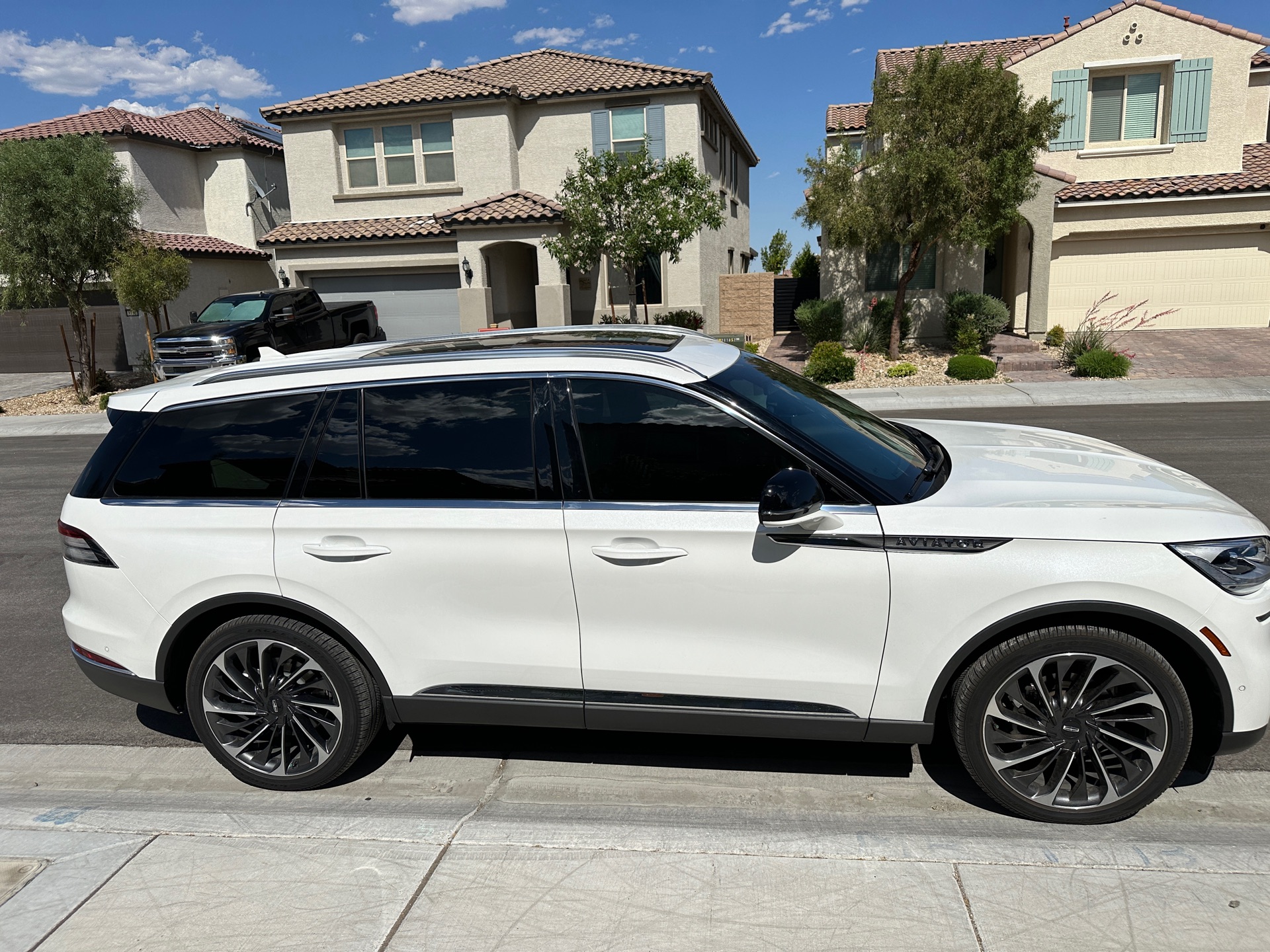 2023 Lincoln Aviator - photo 2