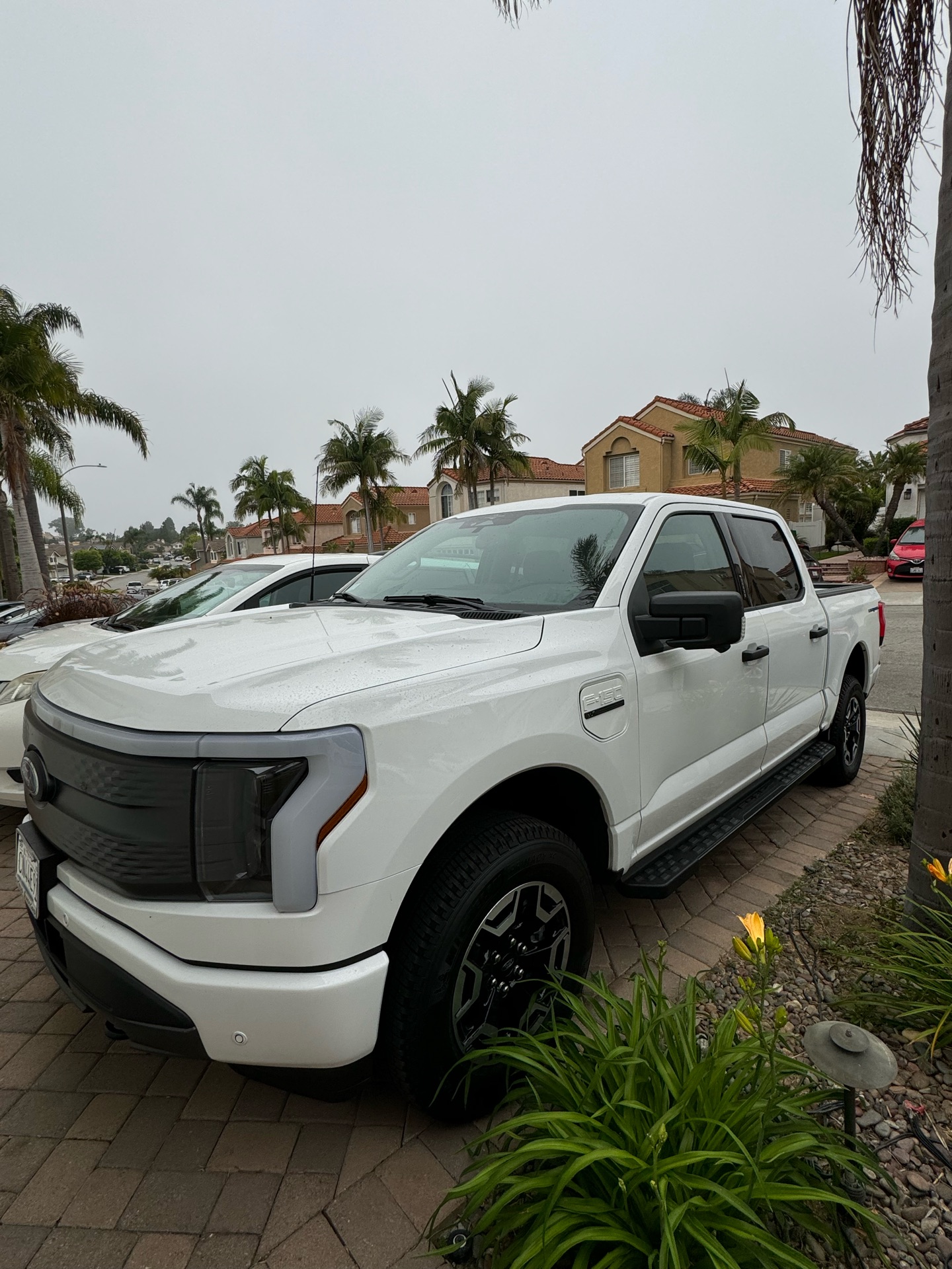 2023 Ford F-150 Lightning - photo 2