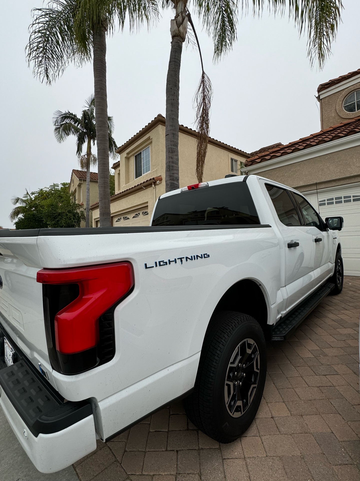 2023 Ford F-150 Lightning - photo 1